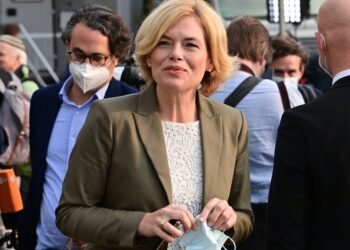 Julia Klöckner Brustkrebs: Ihr Kampf und die wichtige Botschaft