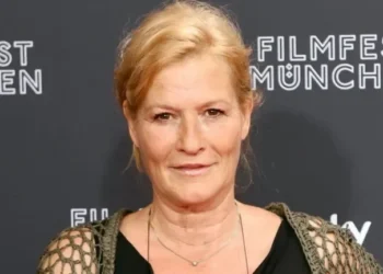 Die Wahrheit über Suzanne von Borsody Krankheit: Ein Einblick in ihr Leben und ihre Herausforderungen